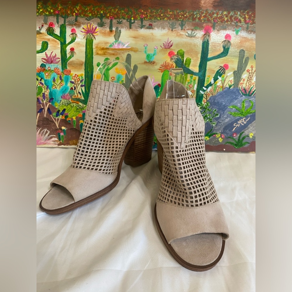 Vince Camuto Fritzey Taupe Peep-Toe Leather Heeled Booties, Size 11
